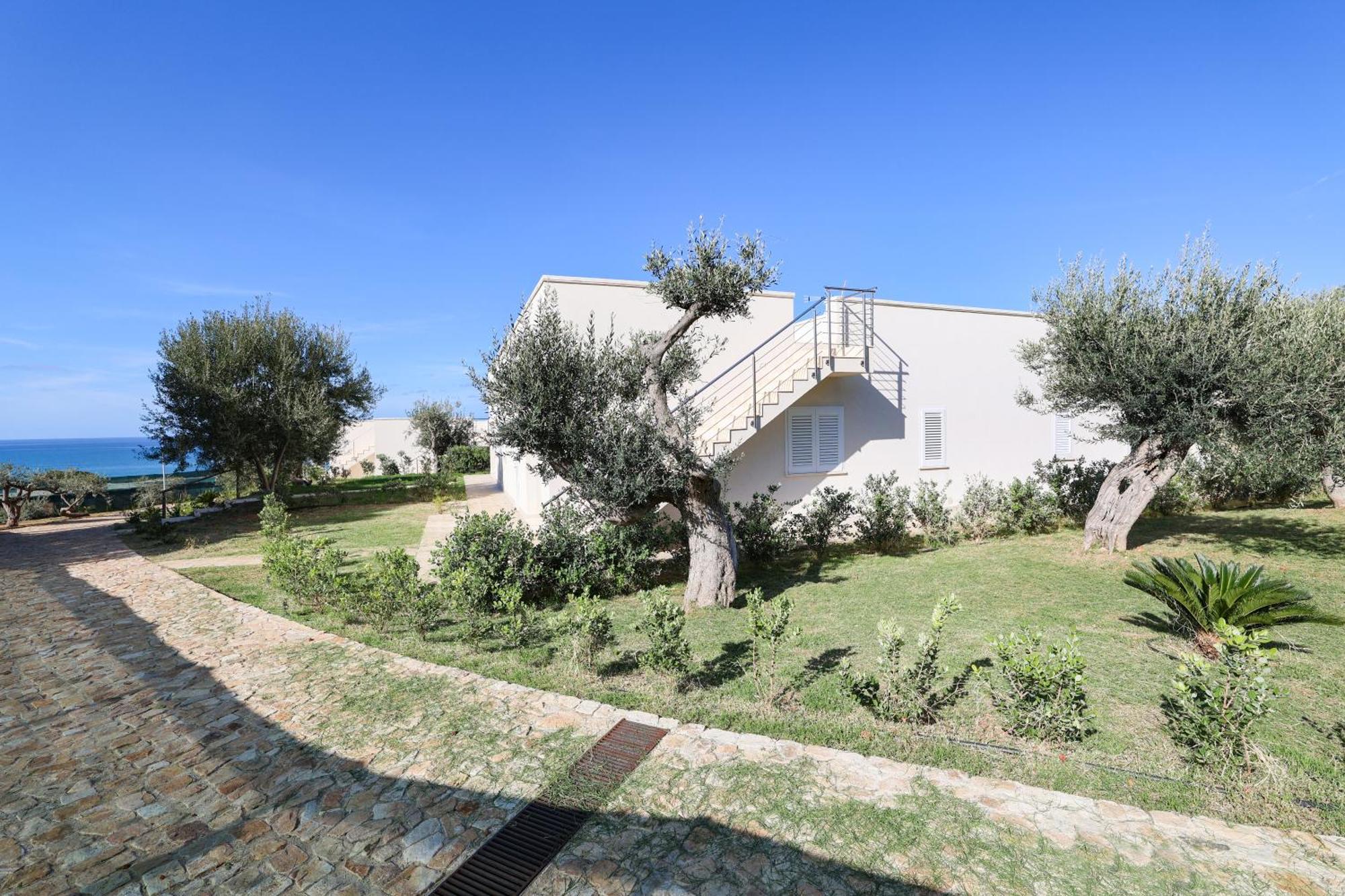 Aura Maris Beach Residence Mazzaforno 切法卢 外观 照片