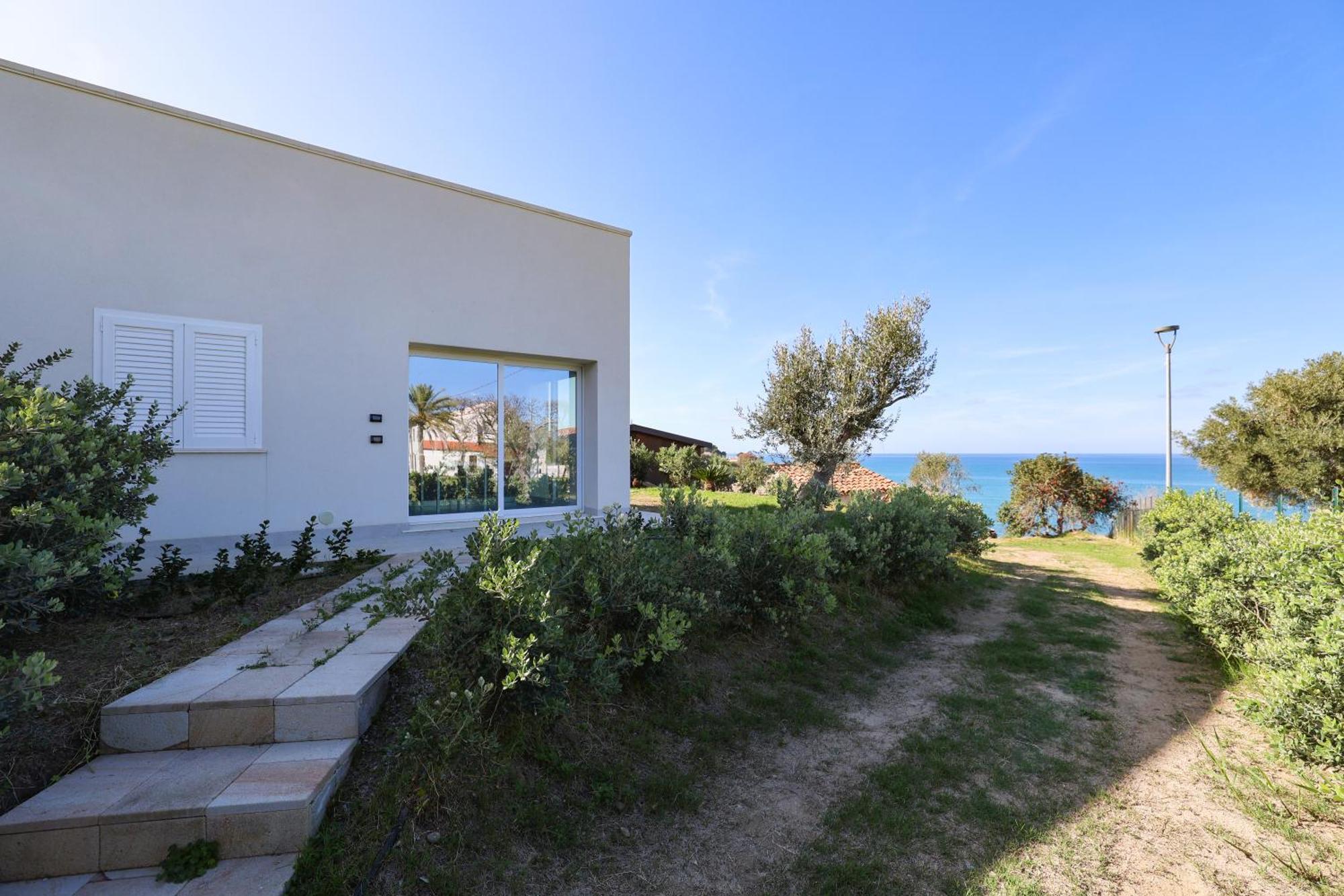 Aura Maris Beach Residence Mazzaforno 切法卢 外观 照片