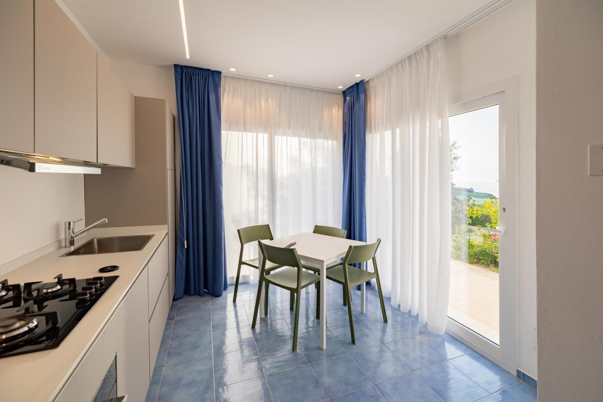 Aura Maris Beach Residence Mazzaforno 切法卢 外观 照片