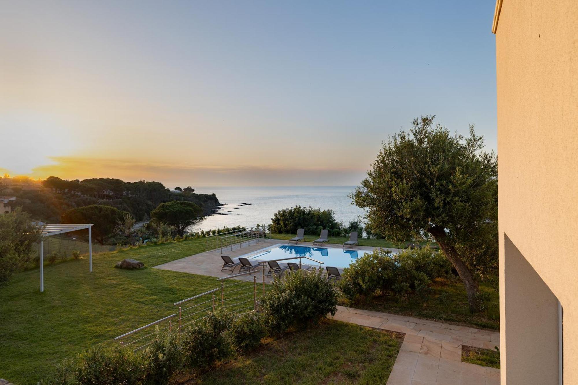 Aura Maris Beach Residence Mazzaforno 切法卢 外观 照片