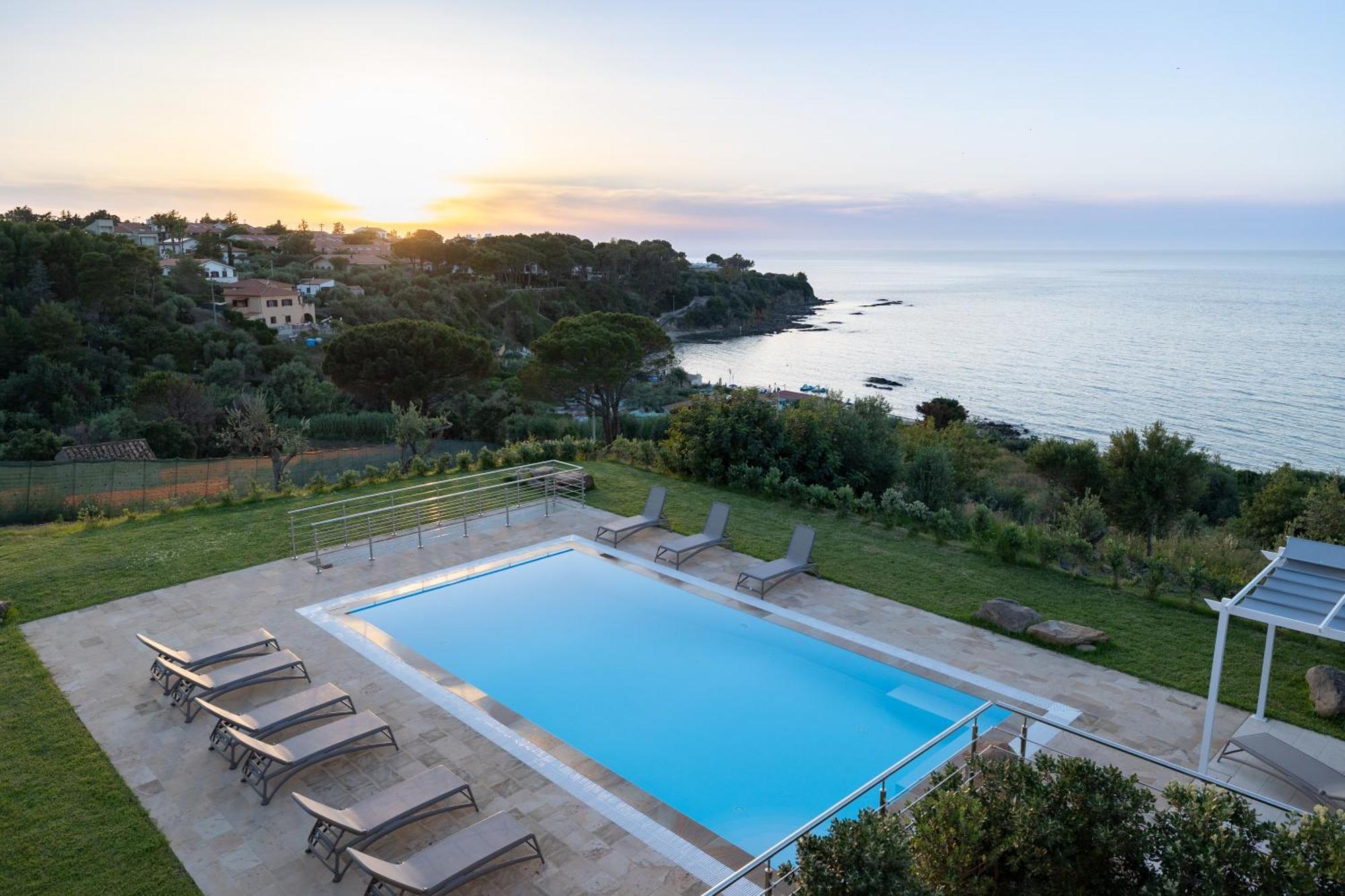 Aura Maris Beach Residence Mazzaforno 切法卢 外观 照片